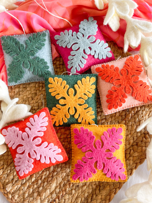 Quilt pattern ornament set