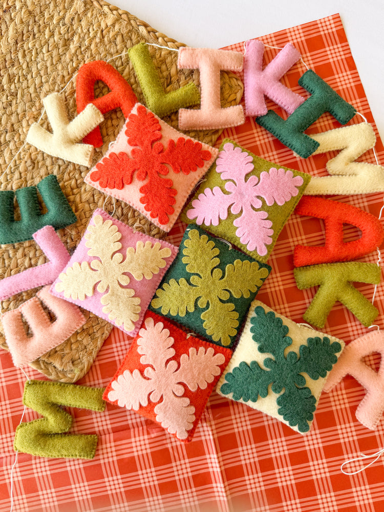 Quilt pattern ornament set